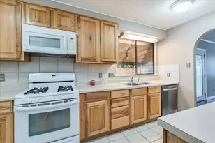 7204 Towering Oaks Dr, Austin, TX 78745 - Photo 9