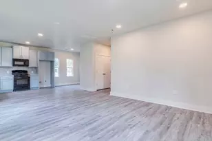 411 S Ave B, Elgin, TX 78621 - Photo 3