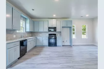 411 S Avenue B, Elgin, TX 78621 - Photo 9