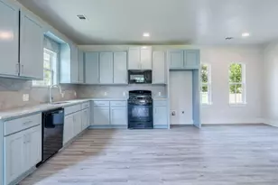 411 S Ave B, Elgin, TX 78621 - Photo 9