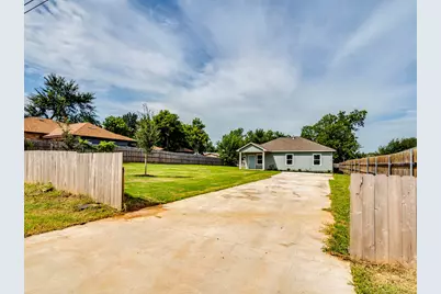 411 S Avenue B, Elgin, TX 78621 - Photo 21