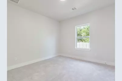 411 S Avenue B, Elgin, TX 78621 - Photo 11