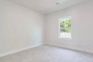 411 S Ave B, Elgin, TX 78621 - Photo 11