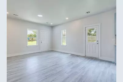 411 S Avenue B, Elgin, TX 78621 - Photo 7