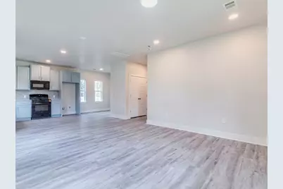 411 S Avenue B, Elgin, TX 78621 - Photo 3