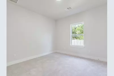 411 S Avenue B, Elgin, TX 78621 - Photo 11