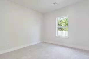 411 S Ave B, Elgin, TX 78621 - Photo 11