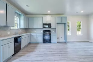 411 S Ave B, Elgin, TX 78621 - Photo 9