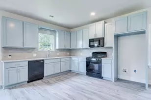 411 S Ave B, Elgin, TX 78621 - Photo 7