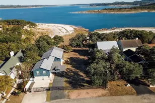 864 Lakebreeze Dr, Canyon Lake, TX 78133 - Photo 1