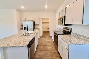 13525 Open Wagon Trl, Elgin, TX 78621 - Photo 9