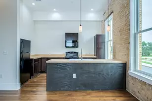 110 S Main St, Elgin, TX 78621 - Photo 11