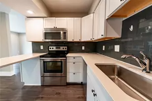 935 La Posada Dr, Austin, TX 78752 - Photo 9