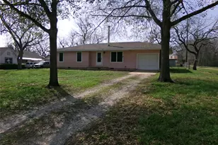 110 S Travis St, Rockdale, TX 76567 - Photo 1