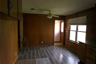 110 S Travis St, Rockdale, TX 76567 - Photo 5