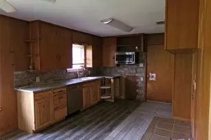 110 S Travis St, Rockdale, TX 76567 - Photo 3