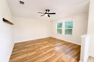 202 Mossberg Ln, Bastrop, TX 78602 - Photo 5