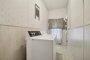 611 N Main St, Elgin, TX 78621 - Photo 21