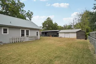 611 N Main St, Elgin, TX 78621 - Photo 23