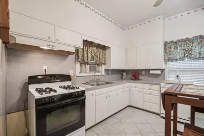 611 N Main Street, Elgin, TX 78621 - Photo 7