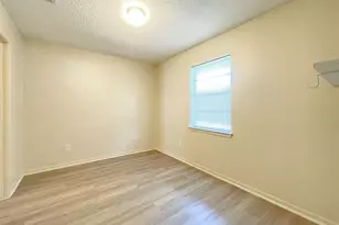 902 N Meadows Dr, Austin, TX 78758 - Photo 15