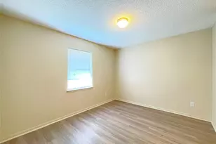 902 N Meadows Dr, Austin, TX 78758 - Photo 9