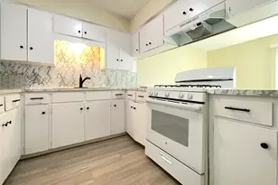 902 N Meadows Dr, Austin, TX 78758 - Photo 5