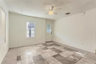 1148 1/2 Gunter St, Austin, TX 78721 - Photo 3