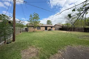 709 Drake Ln, Taylor, TX 76574 - Photo 17