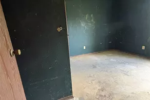 709 Drake Ln, Taylor, TX 76574 - Photo 13