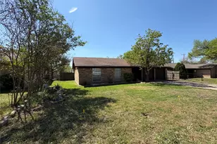 709 Drake Ln, Taylor, TX 76574 - Photo 3
