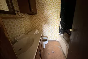 709 Drake Ln, Taylor, TX 76574 - Photo 9