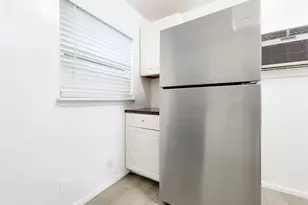 1009 E 38 1/2 St, Austin, TX 78751 - Photo 17