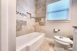 1009 E 38 1/2 St, Austin, TX 78751 - Photo 9
