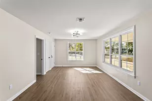 347 Monroe St, Giddings, TX 78942 - Photo 7