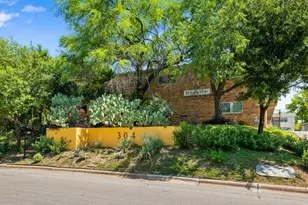 304 E 33rd St, Austin, TX 78705 - Photo 11