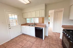 1301 Pitcairn Dr, Pflugerville, TX 78660 - Photo 9