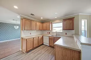 903 Estate Dr, Hutto, TX 78634 - Photo 13