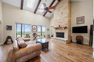 328 E Distant View Dr, Fredericksburg, TX 78624 - Photo 9