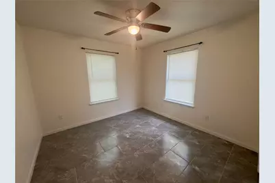 513 W China Street #B, Lockhart, TX 78644 - Photo 13