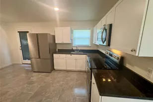 513 W China St, Lockhart, TX 78644 - Photo 7