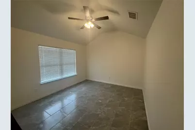 513 W China Street #B, Lockhart, TX 78644 - Photo 5