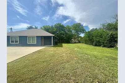 513 W China Street #B, Lockhart, TX 78644 - Photo 3