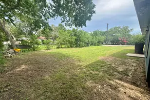 513 W China St, Lockhart, TX 78644 - Photo 19