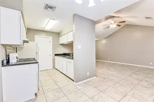 10801 Lanshire Dr, Austin, TX 78758 - Photo 9