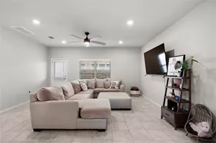 1027 Slight St, New Braunfels, TX 78130 - Photo 11