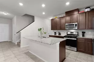 1027 Slight St, New Braunfels, TX 78130 - Photo 3