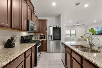 1027 Slight Street, New Braunfels, TX 78130 - Photo 7