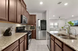 1027 Slight St, New Braunfels, TX 78130 - Photo 7