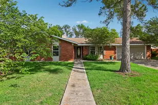 810 Vogel Dr, Lockhart, TX 78644 - Photo 3
